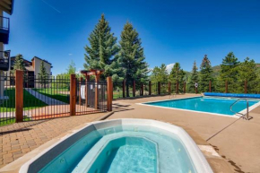 Private Washer & Dryer, Outdoor Pool and Hot Tub, Nicely Updated, Free Bus Route